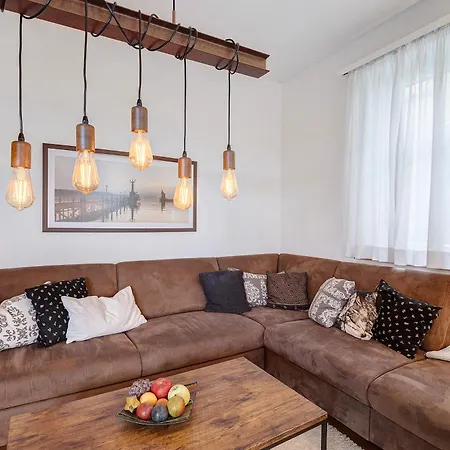 Rotes Haus Ueber Den Weinbergen Apartament