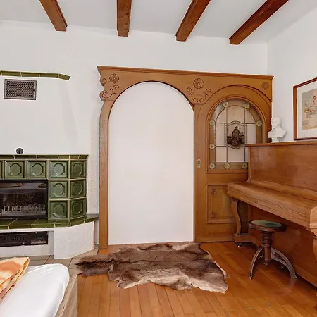 Rotes Haus Ueber Den Weinbergen Apartament *