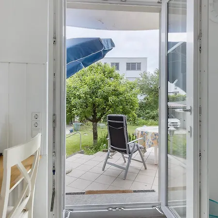 Rotes Haus Ueber Den Weinbergen Konstanz