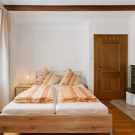 Rotes Haus Ueber Den Weinbergen * Konstanz