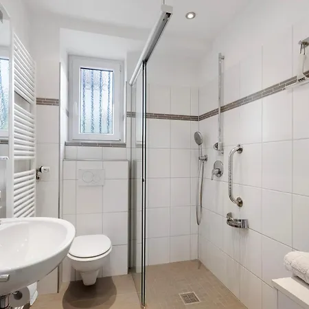 Rotes Haus Ueber Den Weinbergen Apartament *