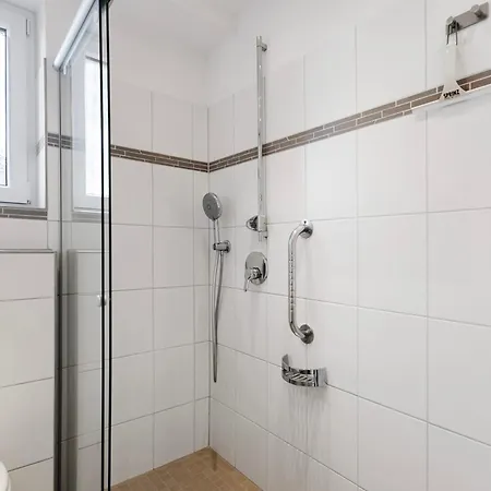 Rotes Haus Ueber Den Weinbergen Appartement *