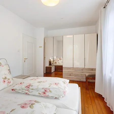 Rotes Haus Ueber Den Weinbergen * Konstanz