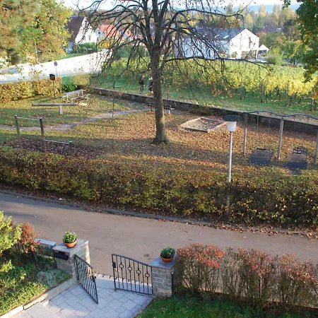 Apartment Rotes Haus Ueber Den Weinbergen
