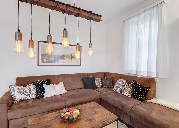 Rotes Haus Ueber Den Weinbergen Apartment