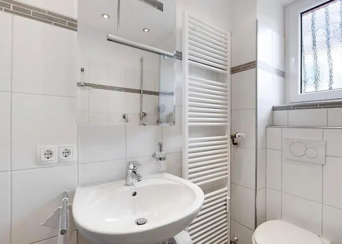 Rotes Haus Ueber Den Weinbergen Konstanz