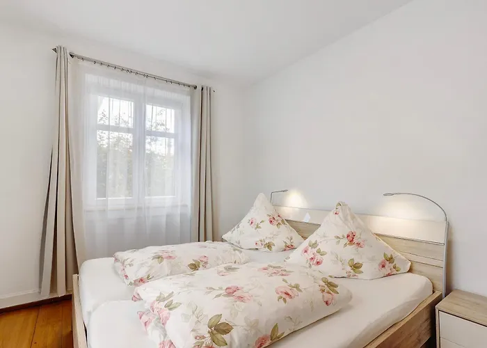 Rotes Haus Ueber Den Weinbergen * Konstanz