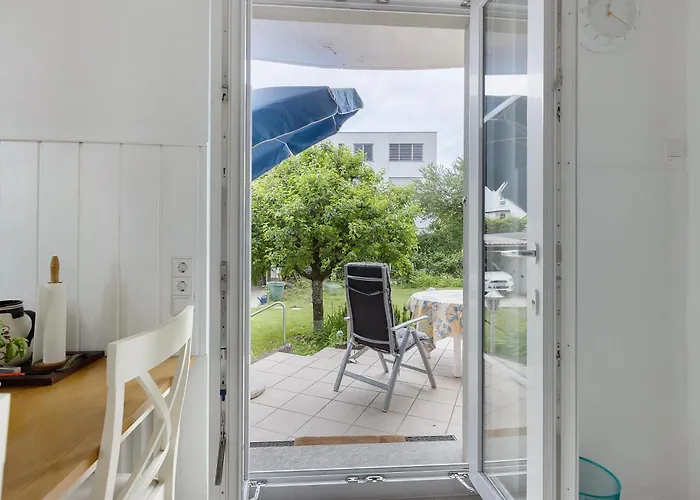 Rotes Haus Ueber Den Weinbergen Konstanz