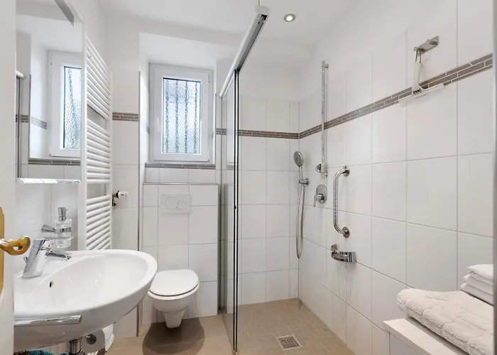 Rotes Haus Ueber Den Weinbergen Apartment *