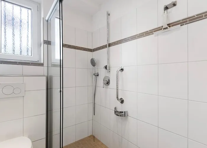 Rotes Haus Ueber Den Weinbergen Apartment *