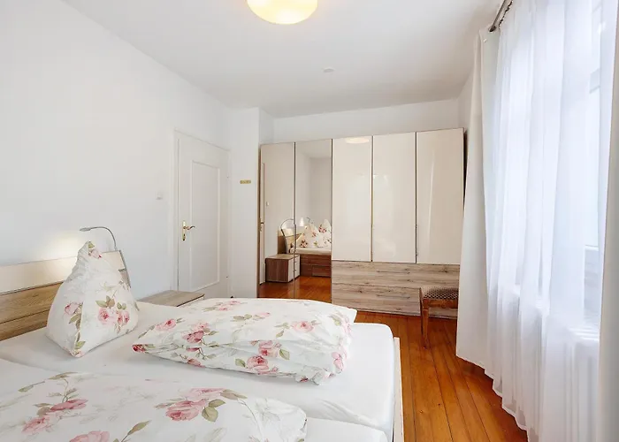 Rotes Haus Ueber Den Weinbergen * Konstanz